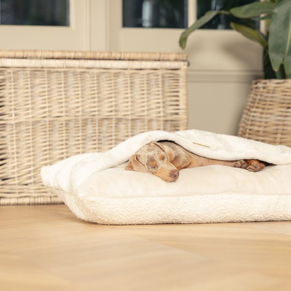 Valentines Edition Sleepy Burrows Bed by Lords & Labradors Hot on Sale